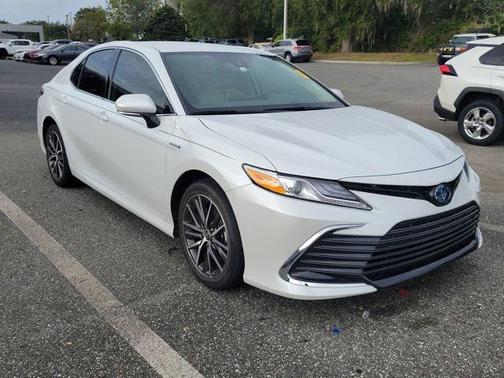 2021 Toyota Camry Hybrid XLE