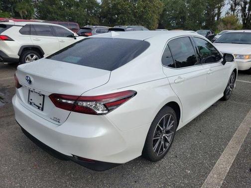 2021 Toyota Camry Hybrid XLE