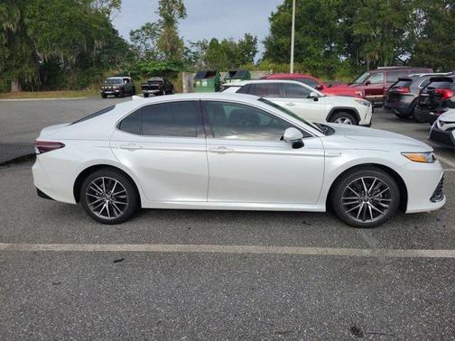 2021 Toyota Camry Hybrid XLE