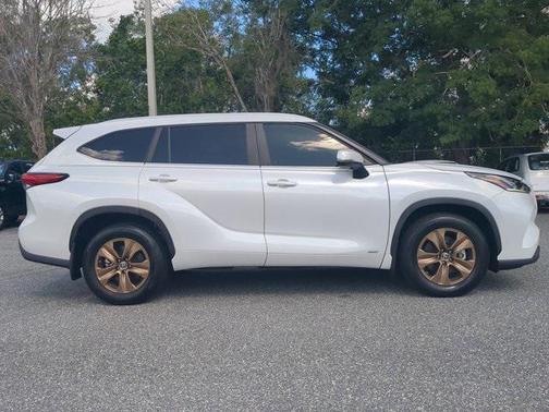 2023 Toyota Highlander Hybrid XLE