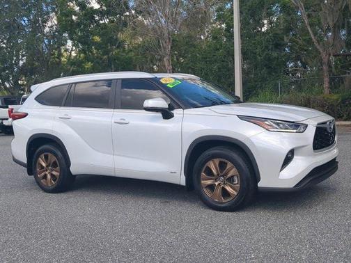 2023 Toyota Highlander Hybrid XLE