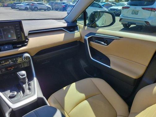 2022 Toyota RAV4 Hybrid XLE Premium