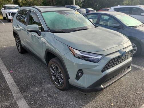 2022 Toyota RAV4 Hybrid XLE Premium