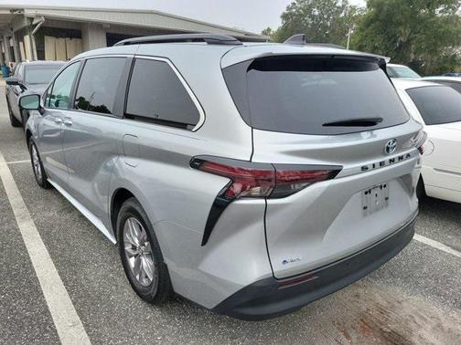2025 Toyota Sienna XLE