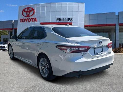 2019 Toyota Camry Hybrid XLE