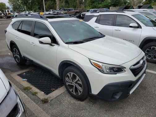 Crystal White Pearl 2022 Subaru Outback Limited