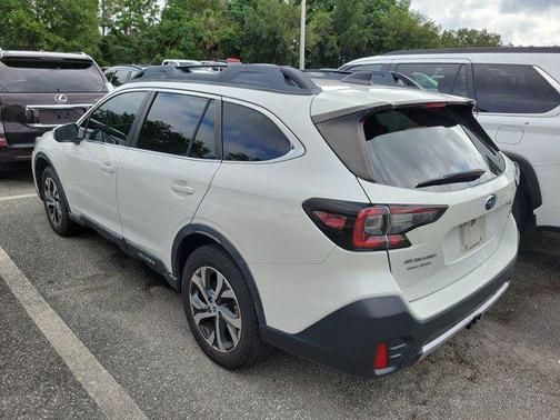 Crystal White Pearl 2022 Subaru Outback Limited