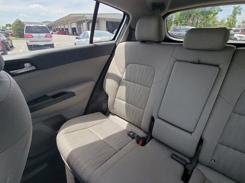 Sparkling Silver 2017 Kia Sportage LX