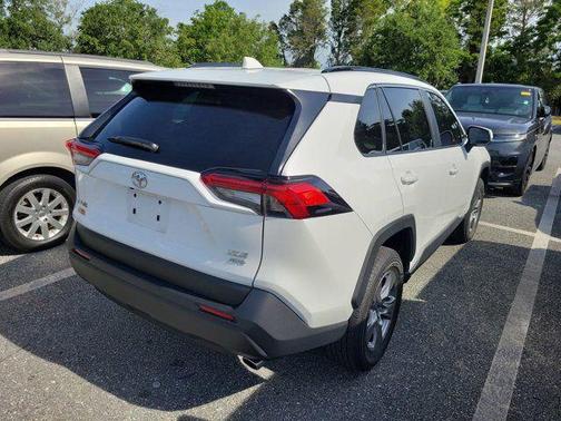 Ice Cap 2025 Toyota RAV4 XLE