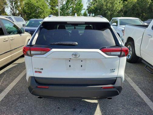 Ice Cap 2025 Toyota RAV4 XLE