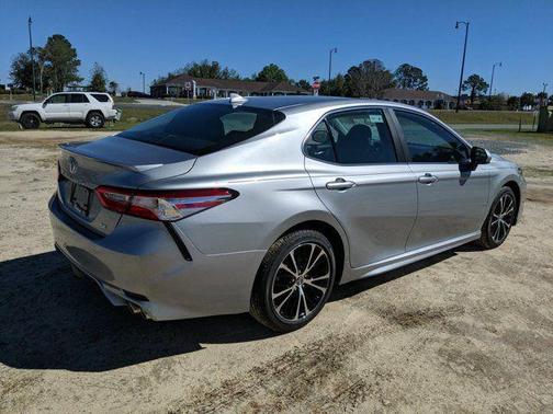 Celestial Silver Metallic 2020 Toyota Camry SE
