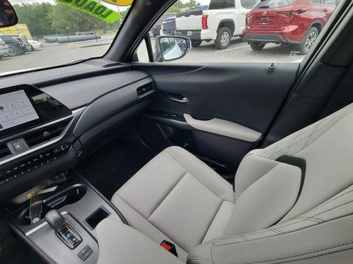 White Pearl 2025 Lexus UX 300h Base