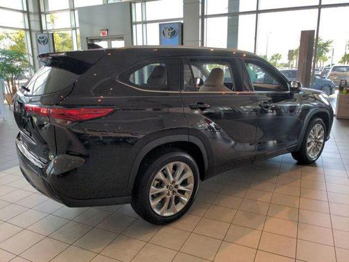 Opulent Amber 2021 Toyota Highlander Limited