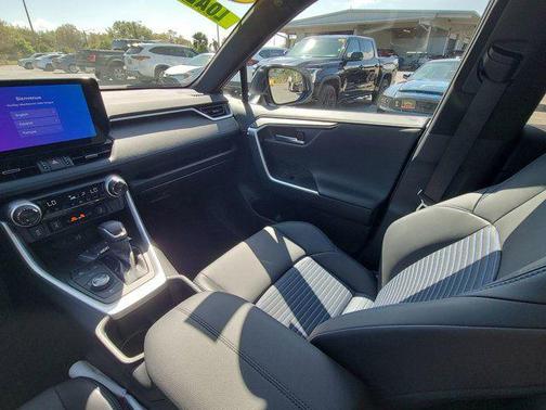 2023 Toyota RAV4 Hybrid SE