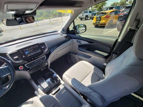 Modern Steel Metallic 2019 Honda Pilot Touring 8-Passenger