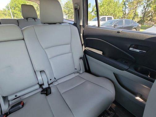 Modern Steel Metallic 2019 Honda Pilot Touring 8-Passenger