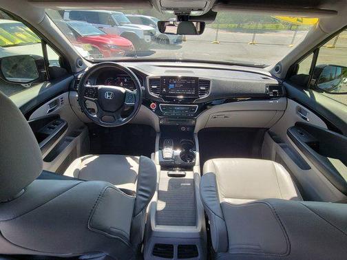 Modern Steel Metallic 2019 Honda Pilot Touring 8-Passenger