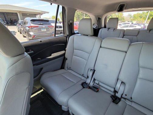 Modern Steel Metallic 2019 Honda Pilot Touring 8-Passenger