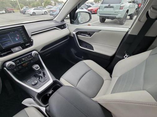 2021 Toyota RAV4 Hybrid XLE Premium