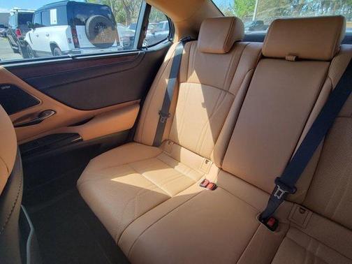 2024 Lexus ES 300h Ultra Luxury