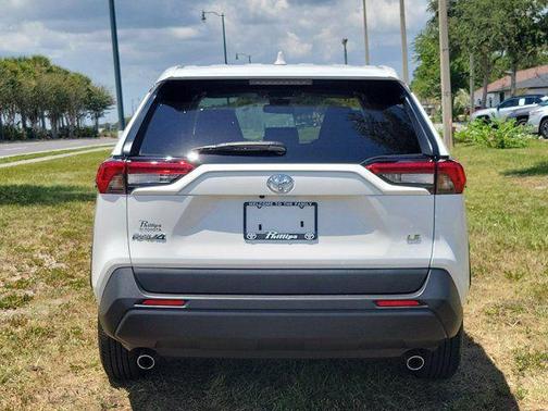 Ice Cap 2024 Toyota RAV4 LE