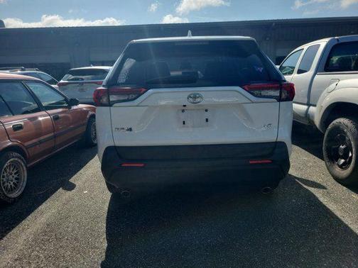 Ice Cap 2024 Toyota RAV4 LE