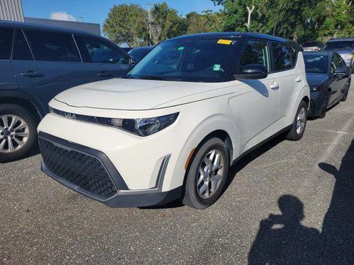 Clear White w/Black Roof 2023 Kia Soul S