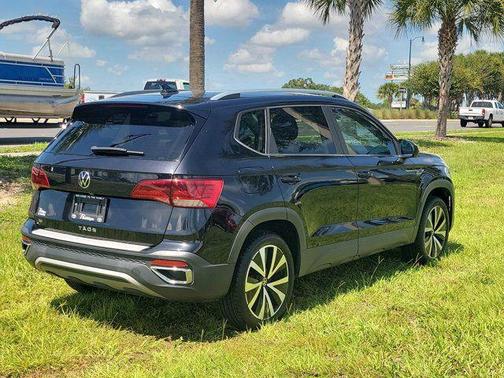 Deep Black Pearl 2022 Volkswagen Taos 1.5T SE