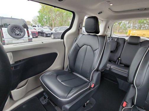 2021 Chrysler Pacifica Hybrid Limited