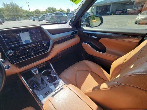 2021 Toyota Highlander Platinum