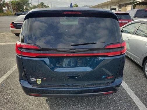 2022 Chrysler Pacifica Hybrid Limited