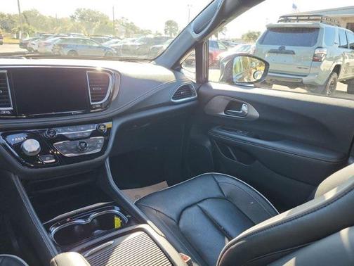 2022 Chrysler Pacifica Hybrid Limited