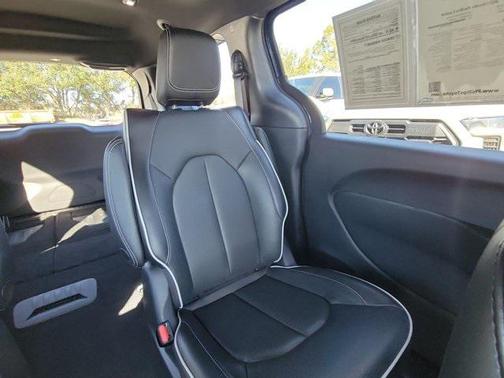 2022 Chrysler Pacifica Hybrid Limited