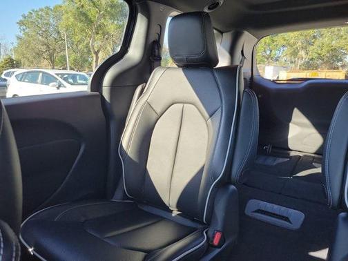 2022 Chrysler Pacifica Hybrid Limited