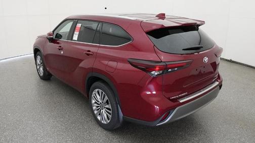 Ruby Flare Pearl 2026 Toyota Highlander Hybrid Platinum