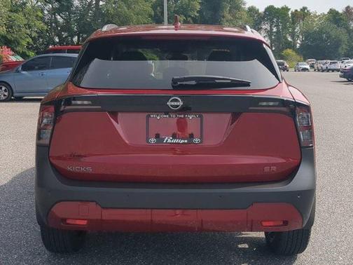 2025 Nissan Kicks SR