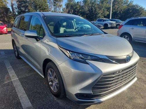 2021 Toyota Sienna LE