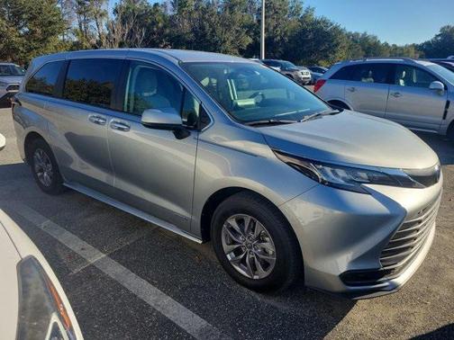 2021 Toyota Sienna LE