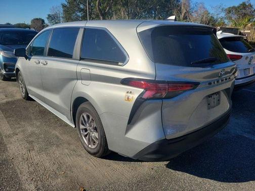 2021 Toyota Sienna LE