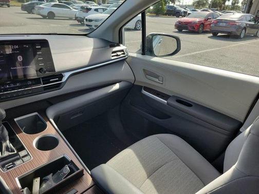 2021 Toyota Sienna LE