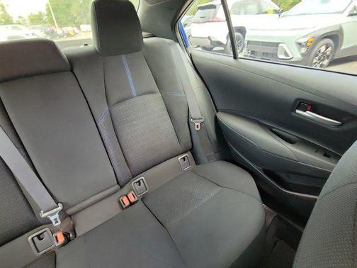 Blue Crush Metallic w/Black Sand Pearl Roof 2021 Toyota Corolla SE