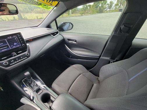 Blue Crush Metallic w/Black Sand Pearl Roof 2021 Toyota Corolla SE