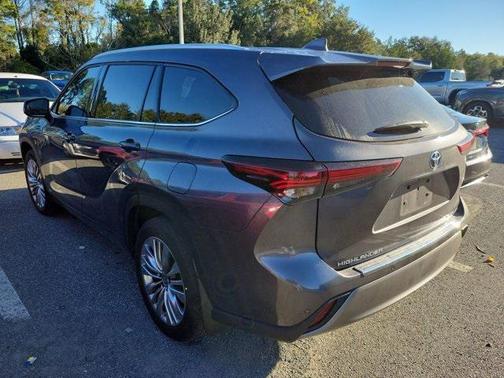 2024 Toyota Highlander Hybrid Platinum