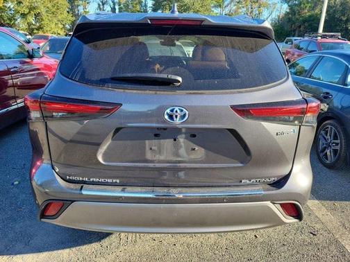 2024 Toyota Highlander Hybrid Platinum