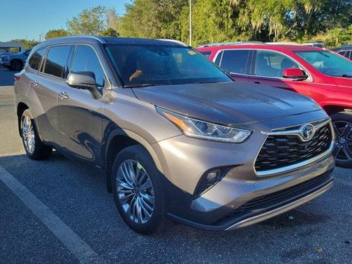2024 Toyota Highlander Hybrid Platinum