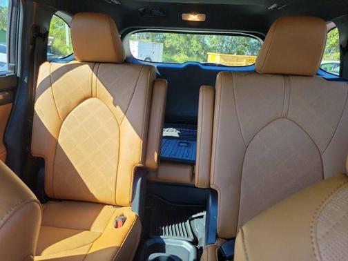 2024 Toyota Highlander Hybrid Platinum