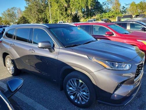 2024 Toyota Highlander Hybrid Platinum