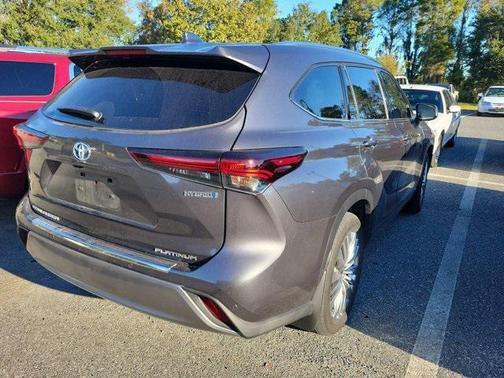 2024 Toyota Highlander Hybrid Platinum