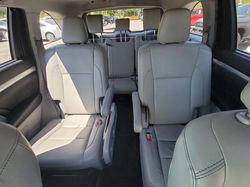 Shoreline Blue Pearl 2019 Toyota Highlander XLE