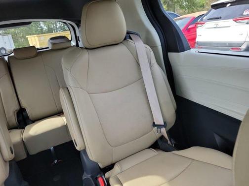 2021 Toyota Sienna XLE 7 Passenger